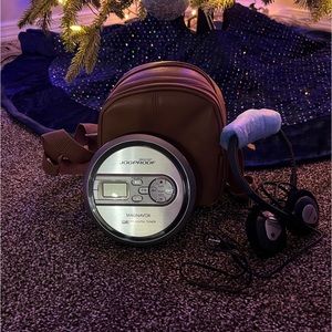 MAGNAVOX 100 ESP Jogproof MP3 CD Playback, FM Digital Tuner.